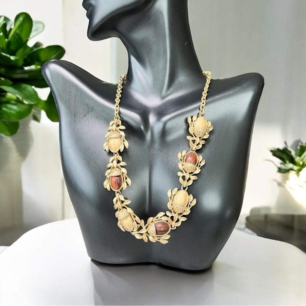 Vintage 1950s Acorn Necklace Gold Tone Faux Wood Autumn Oak Leaves Fall Jewelry